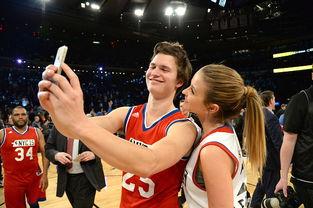 穿库里球衣美女主播,穿库里球衣的性感美女主播，魅力四射引关注